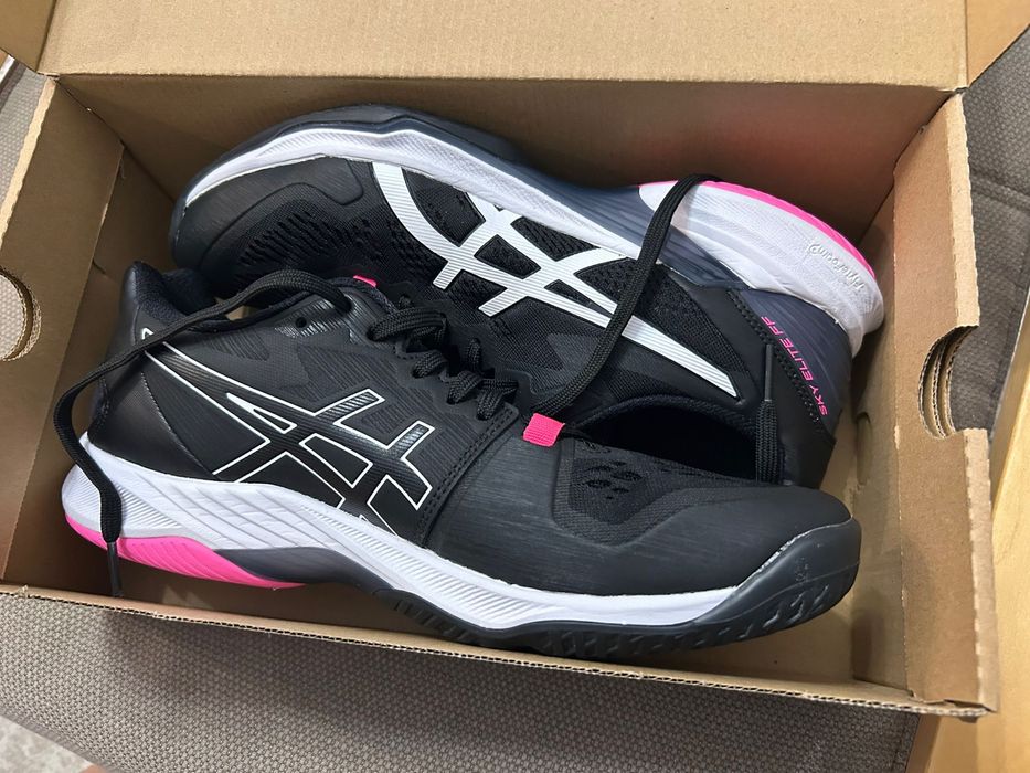 Vând pantofi sport Asics