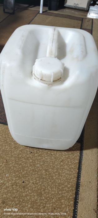 Продам канистры под солярку 20л