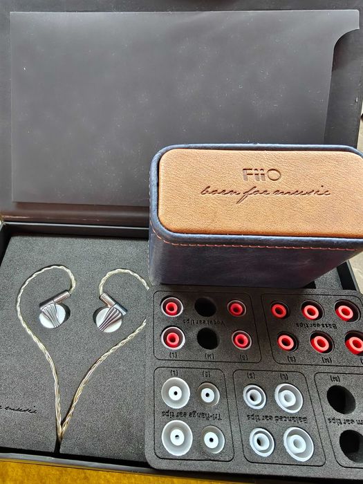 FiiO FD5 Flagship Dynamic Driver IEM | Отлично състояние | Почти пълен комплект | Hi-Fi клас