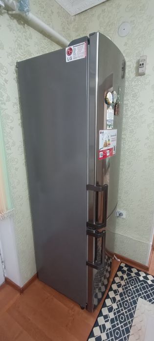 Продается холодильник LG