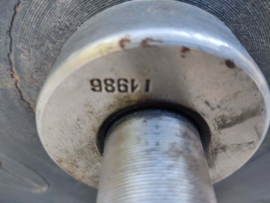 Штанга с прорезиненными дисками производство СССР.  Торг уместен .