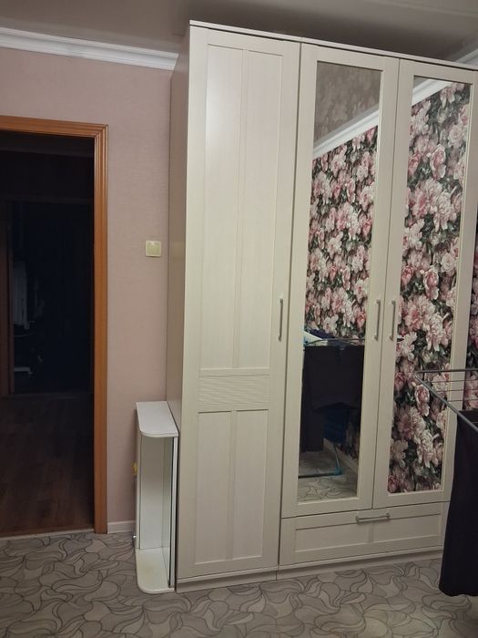 Стол, стеллаж, шкаф