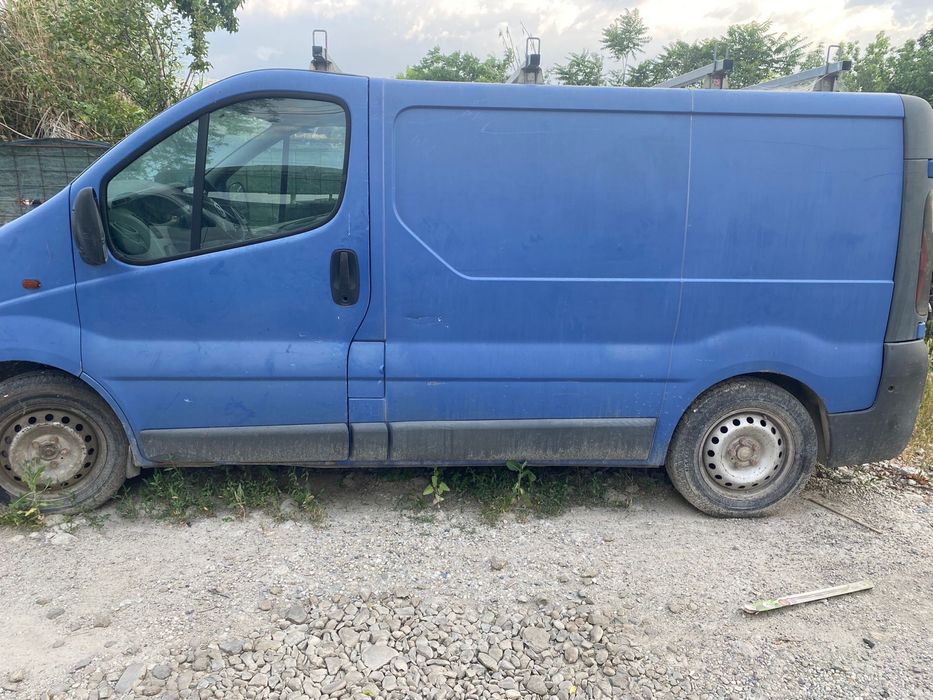 Dezmembrez opel vivaro renault trafic 1,9