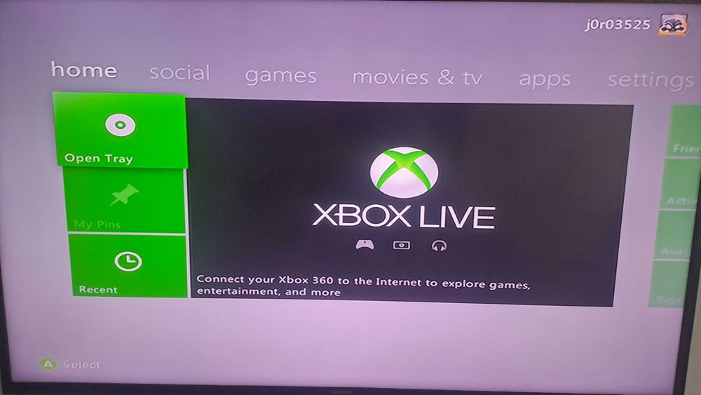 Xbox 360 + 2 безжични контролера + 6 игри