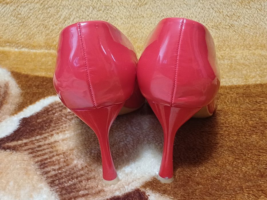 Vând  pantofi femei