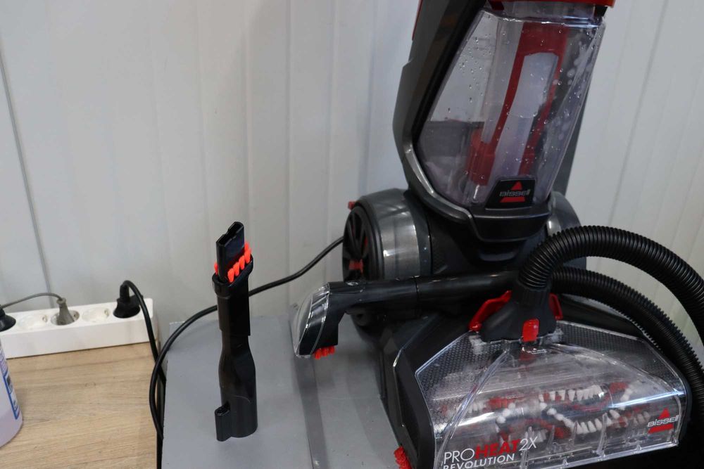 Перяща прахосмукачка BISSELL ProHeat 2X Revolution,резервоар вода 3,7л