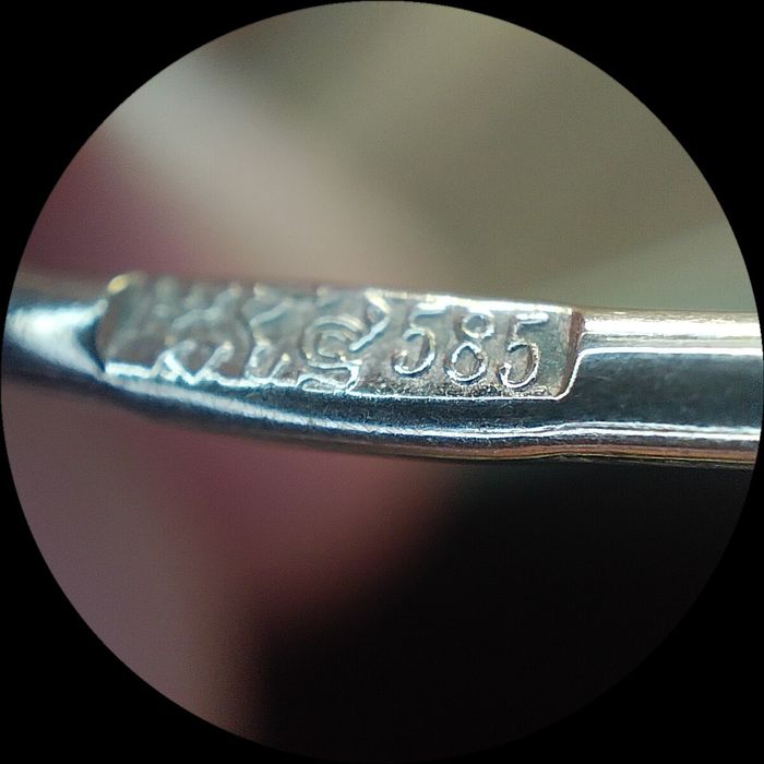 Продам золотые серьги