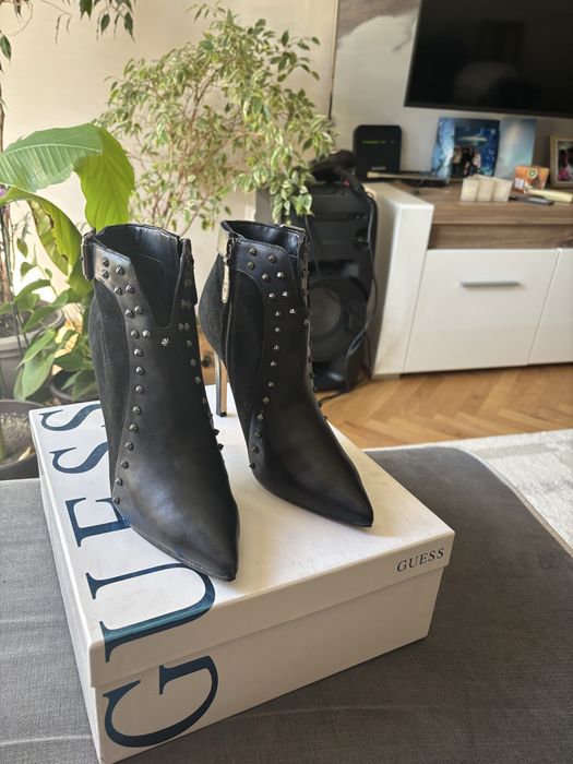 Боти Guess като нови, обувани два пъти, размер 38