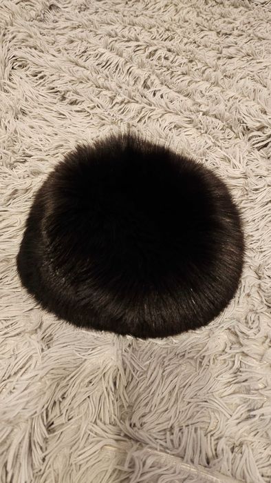 Căciulă neagră de blană de vulpe