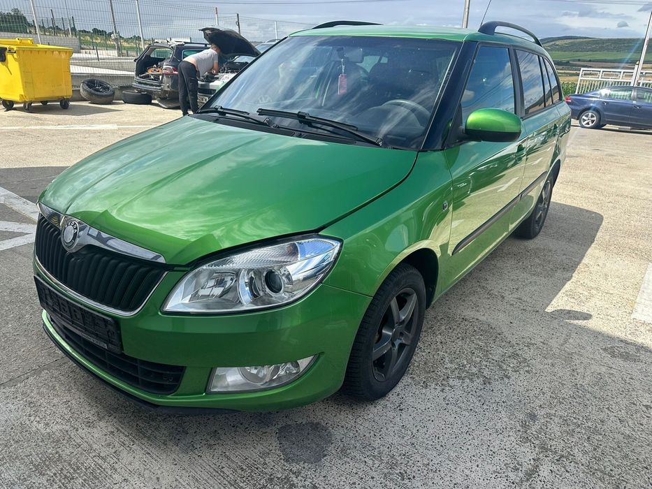 Dezmembrez / Dezmembrari / Piese / Accesorii Skoda fabia facelift break 1.2 tdi 2011 volan stanga verde