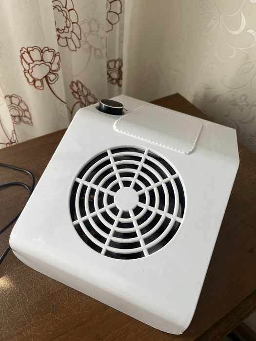 Вытежка для маникюра