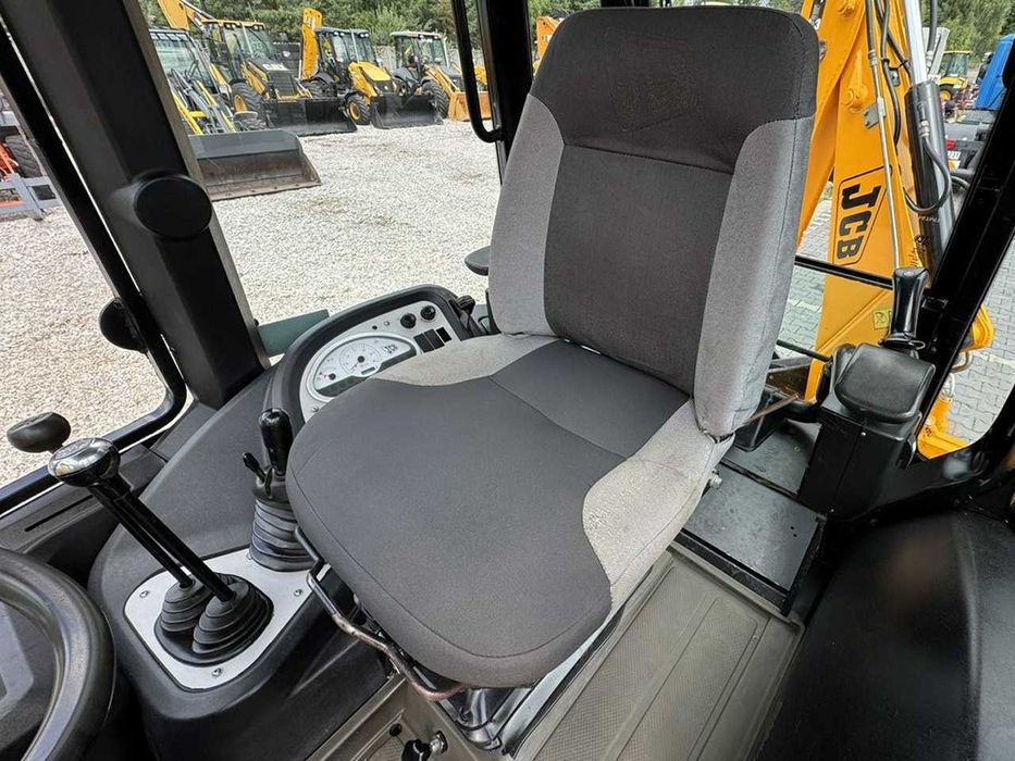 Экскаватор-погрузчик JCB MIDI CX Szybkozłącze