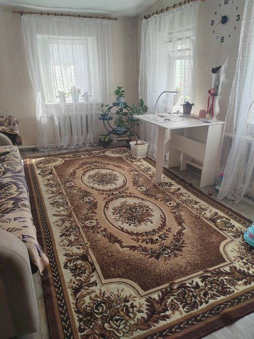 Продаётся дом на два хозяина.