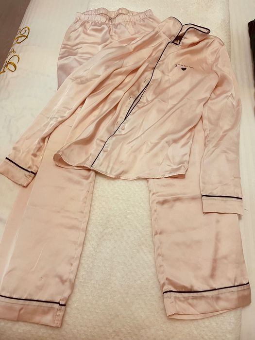 Pijamale H&M satin roz 146 cm-152 cm + bonus pijamale Craciun