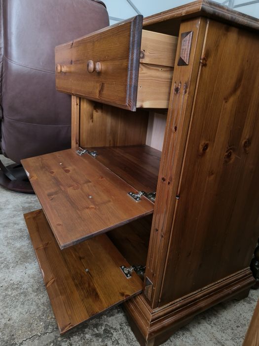 Шкаф подходящ за антре