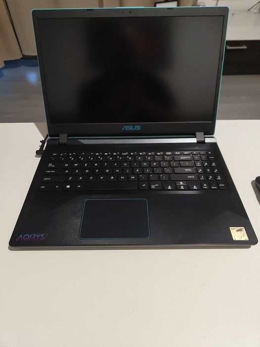 ASUS X560UD, i7 8550U, nVidia 1050 4GB, 8GB RAM, SSD 120GB, Baterie buna