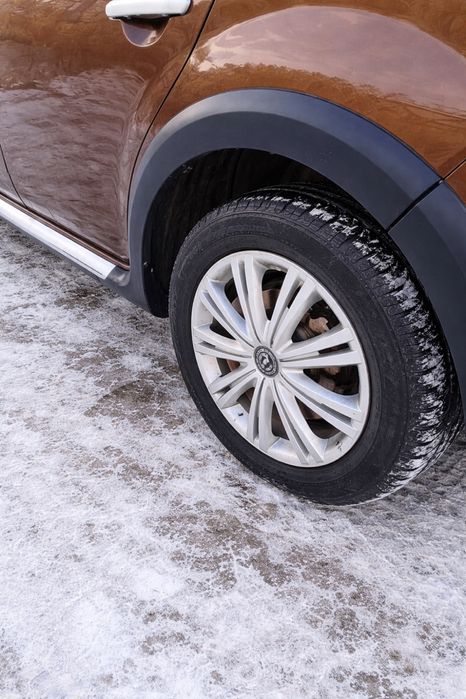 Машина renault sandero