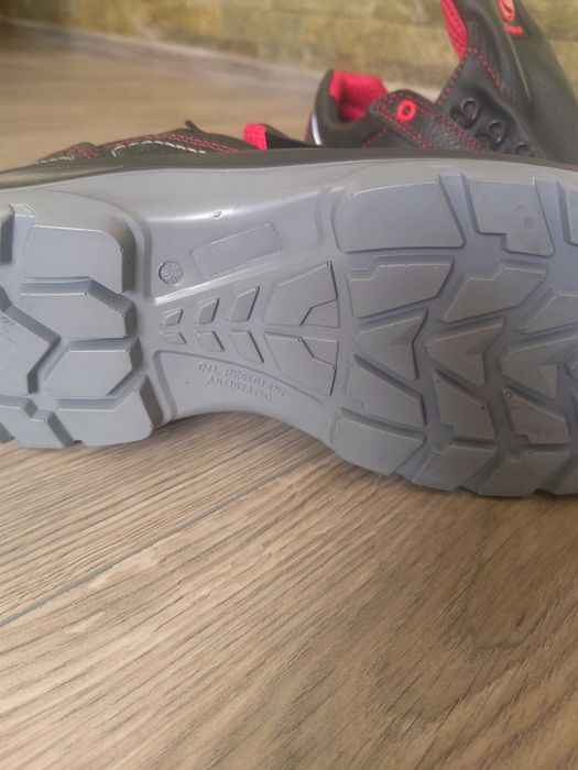 Нови работни обувки