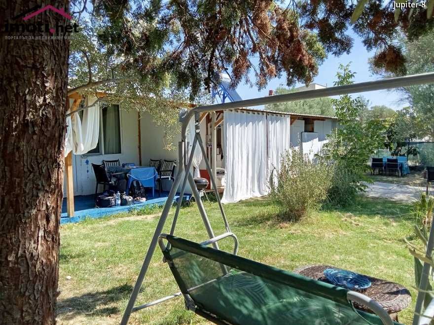 На море в бунгало Кариани на 300 м. от брега- 40 евро.