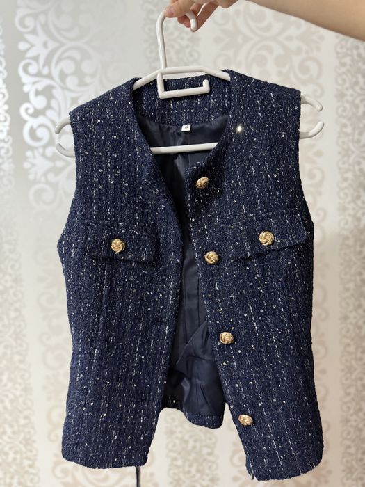 Продам шикарный твидовый жакет в темно синем цвете