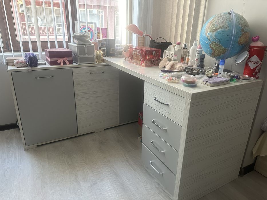 Ученическо бюро с шкафове