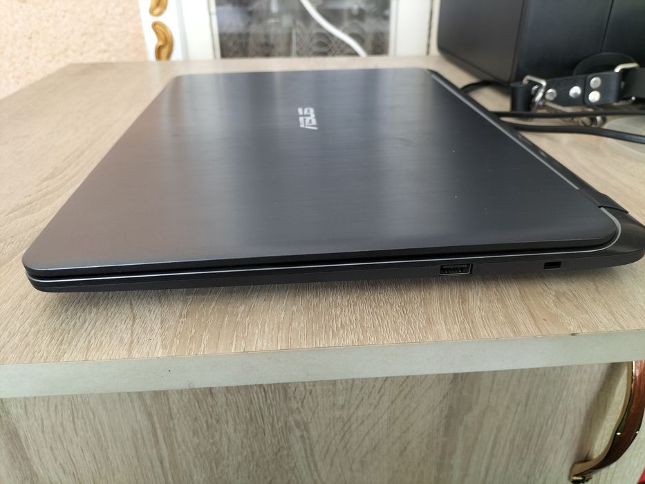 Ноутбук сатылады