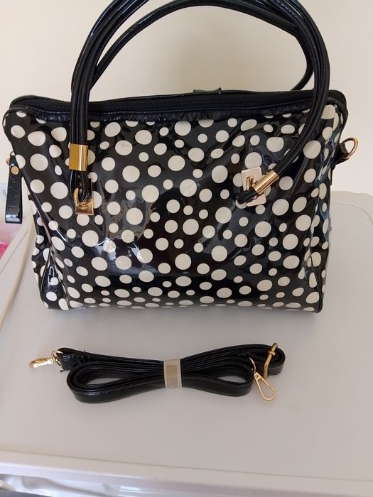 Дамска чанта лачена