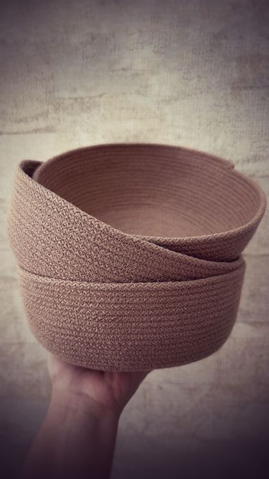 В наличии корзины из шнура, кольца для салфеток, держатель полотенец