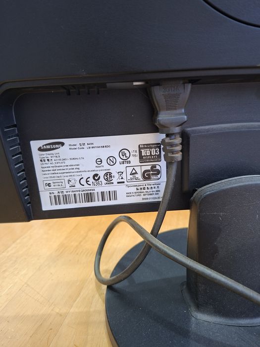 Монитор диагональ 19. самсунг