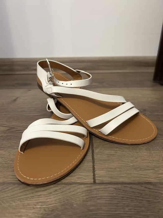 Sandale marimea 38