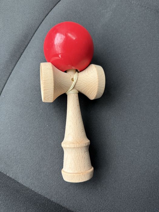 Krom kendama noua