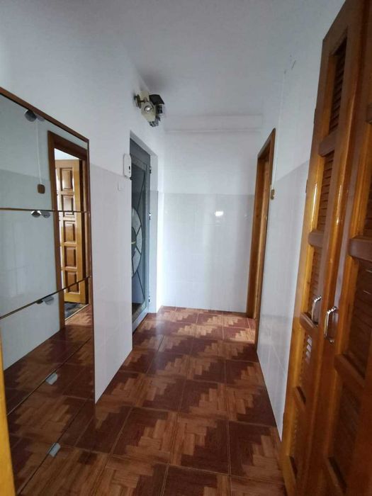 Vând apartament 2 camere. Tecuci, str. Gh. Petrascu, etaj 2