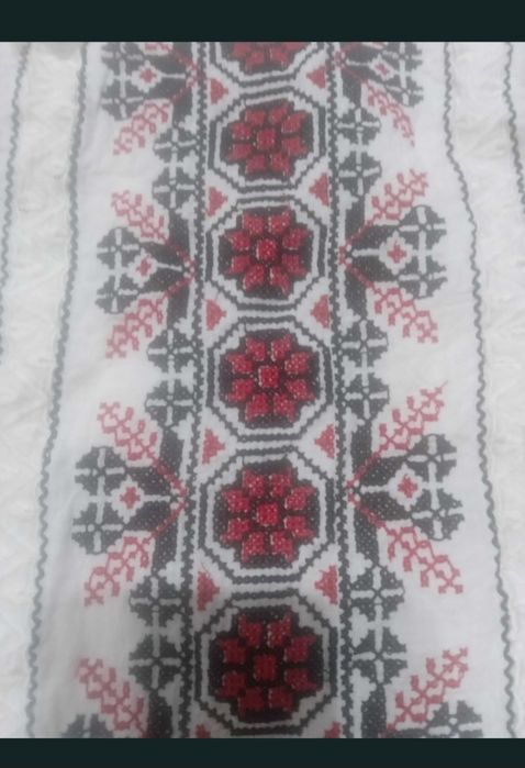 Ie tradițională nouă cu etichetă