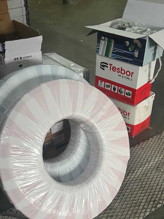 Изолирани тръби COES – налични в синьо и червено 100 метра