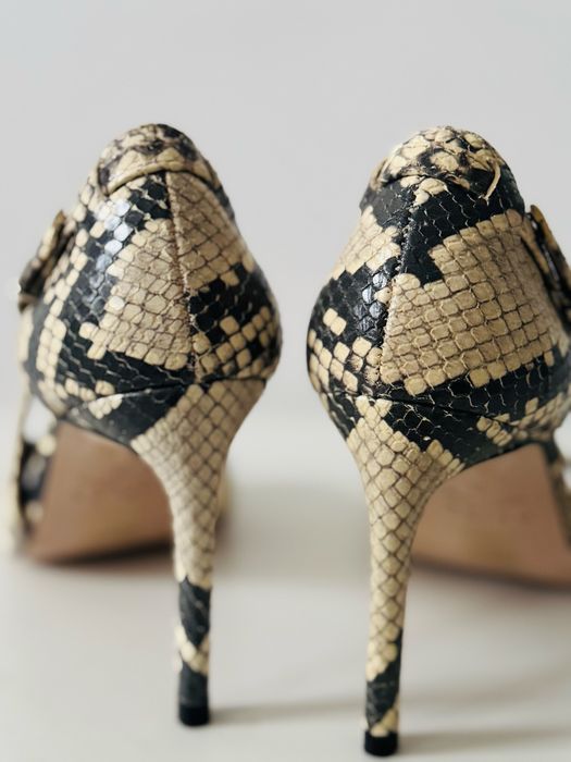 Нови сандали на Reiss