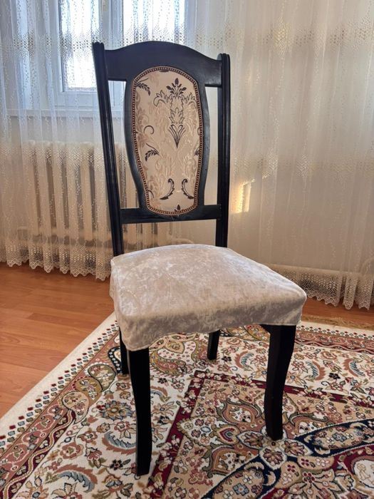 Стол  гостиной с стульями