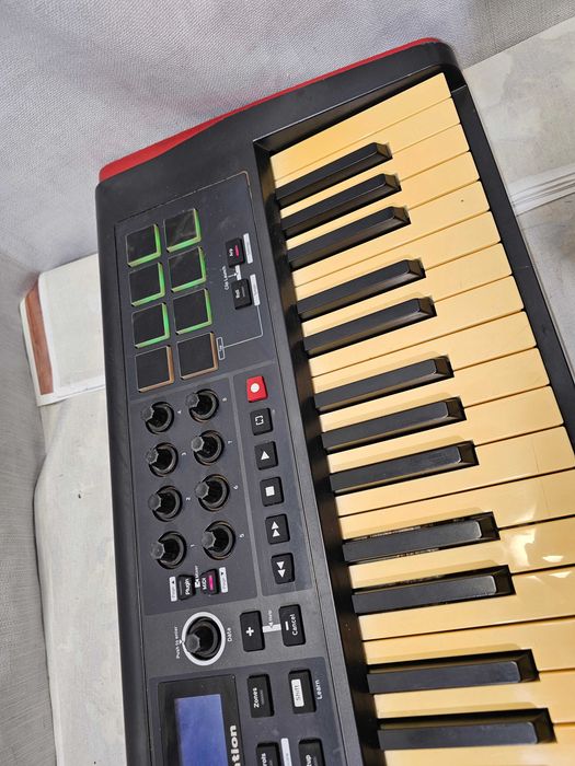 Clapier / Tastatură MIDI Controller Novation Impulse 49 - Se vinde ca defect (display nefuncțional)