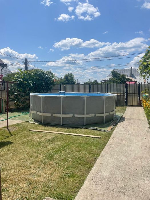 Vând piscina + accesorii