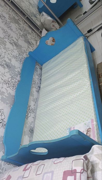 Кроватка детская продам