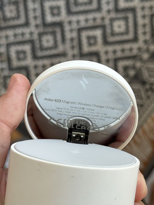 Безжично зарядно Anker 623 Wireless charger (MagGo)