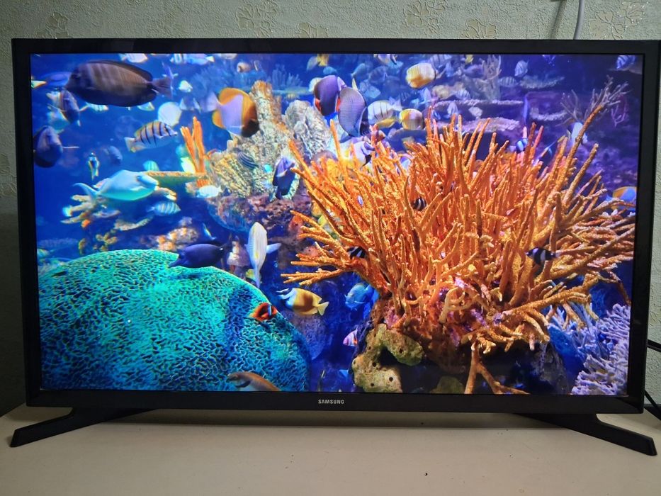 Samsung 32" UE32J4000АК