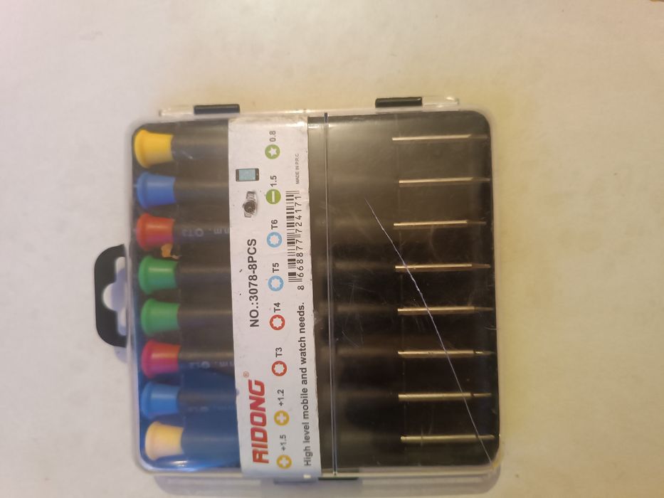 Набор отверток для мелких вещей.