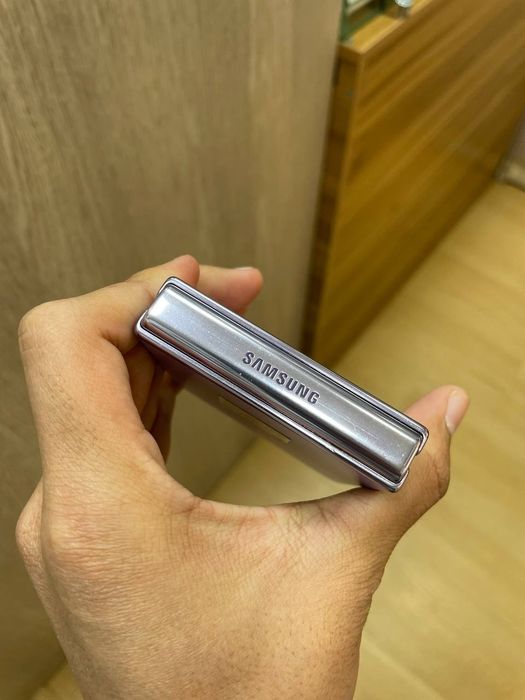 Samsung galaxy z flip 4 8/256gb holati yaxshi