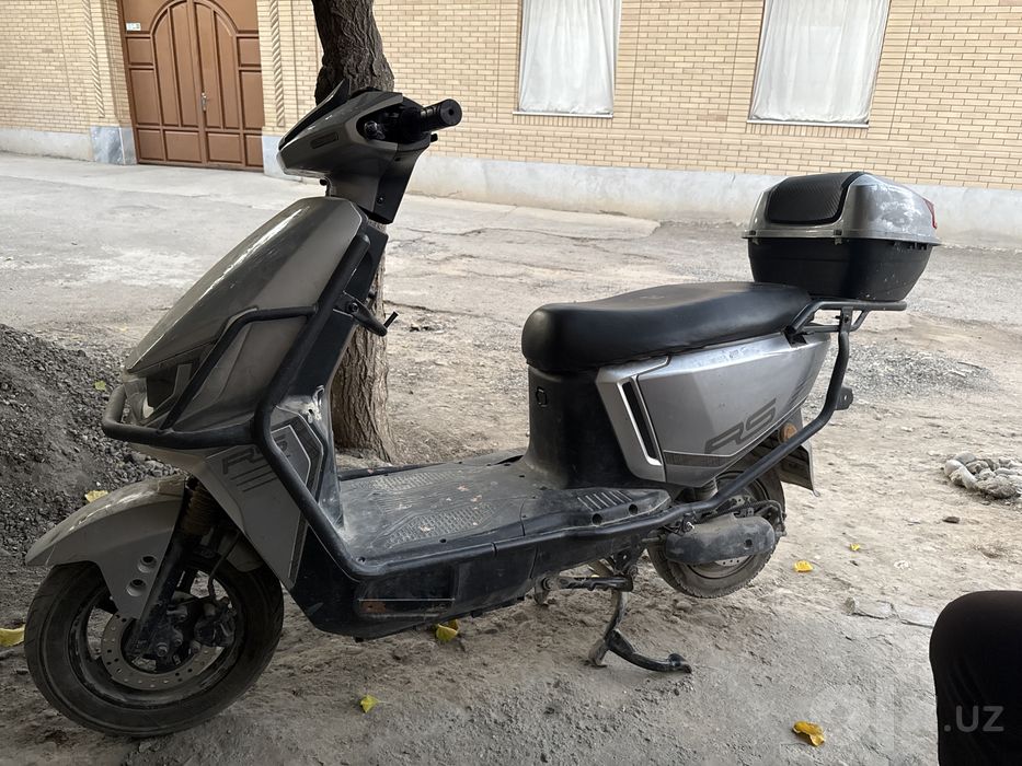 Продается Скутер в среднем состоянии