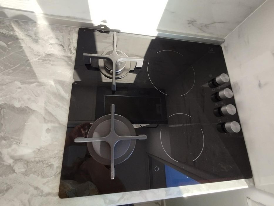 Electrolux комбиниран плот за вграждане