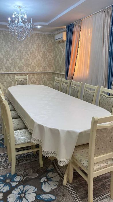 Гостинный стол со стулями