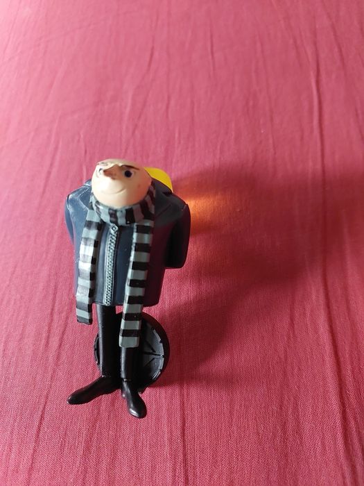 Игрушки пластиковые