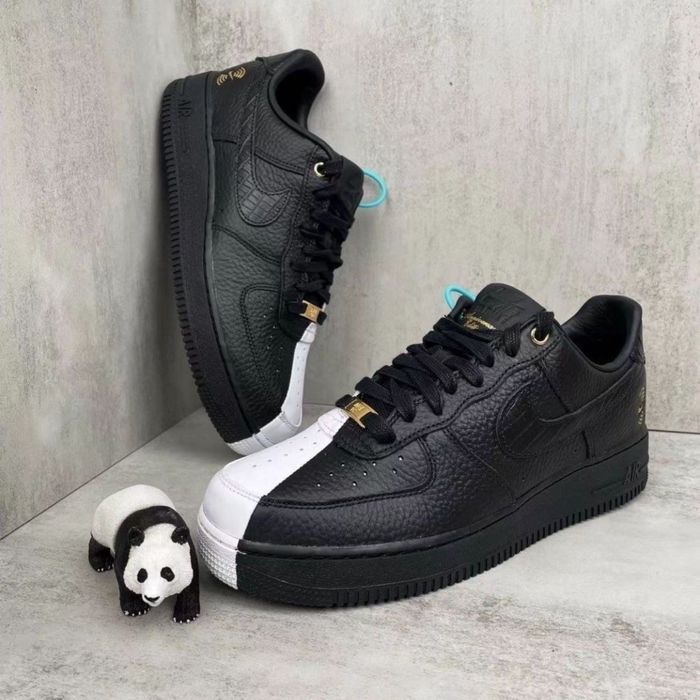 Nike Air Force black and white