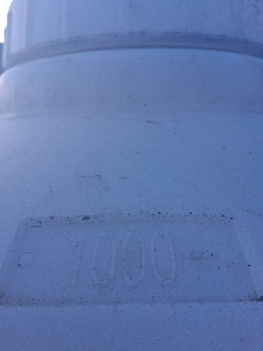 Butoi 1000 litri cu robinet de scurgere