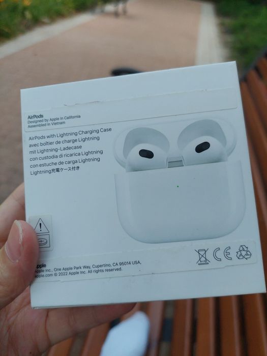 Apple AirPods ( 3rd generation)